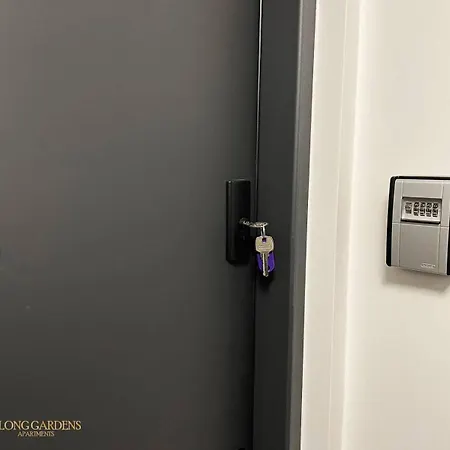 Long Gardens Premium Old Town Apartment