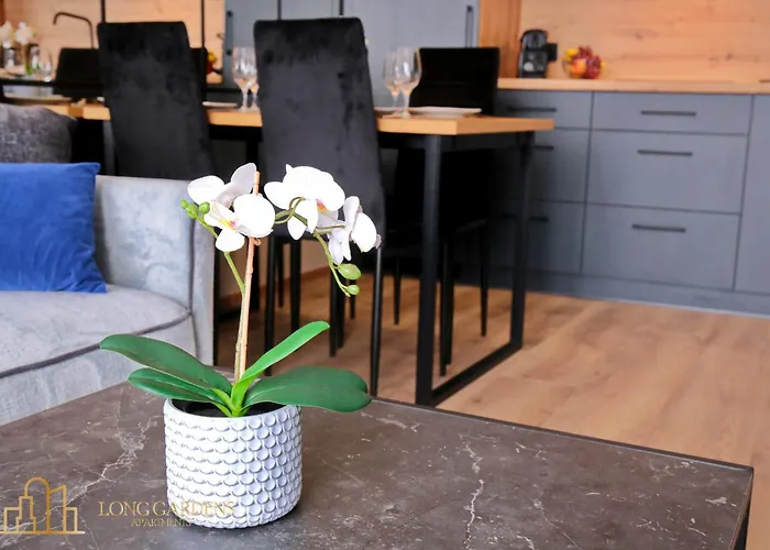 Long Gardens Premium Old Town