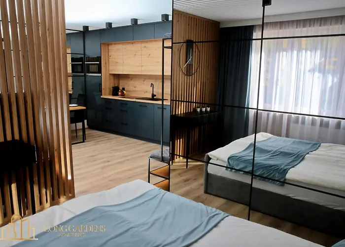 Long Gardens Premium Old Town Apartment